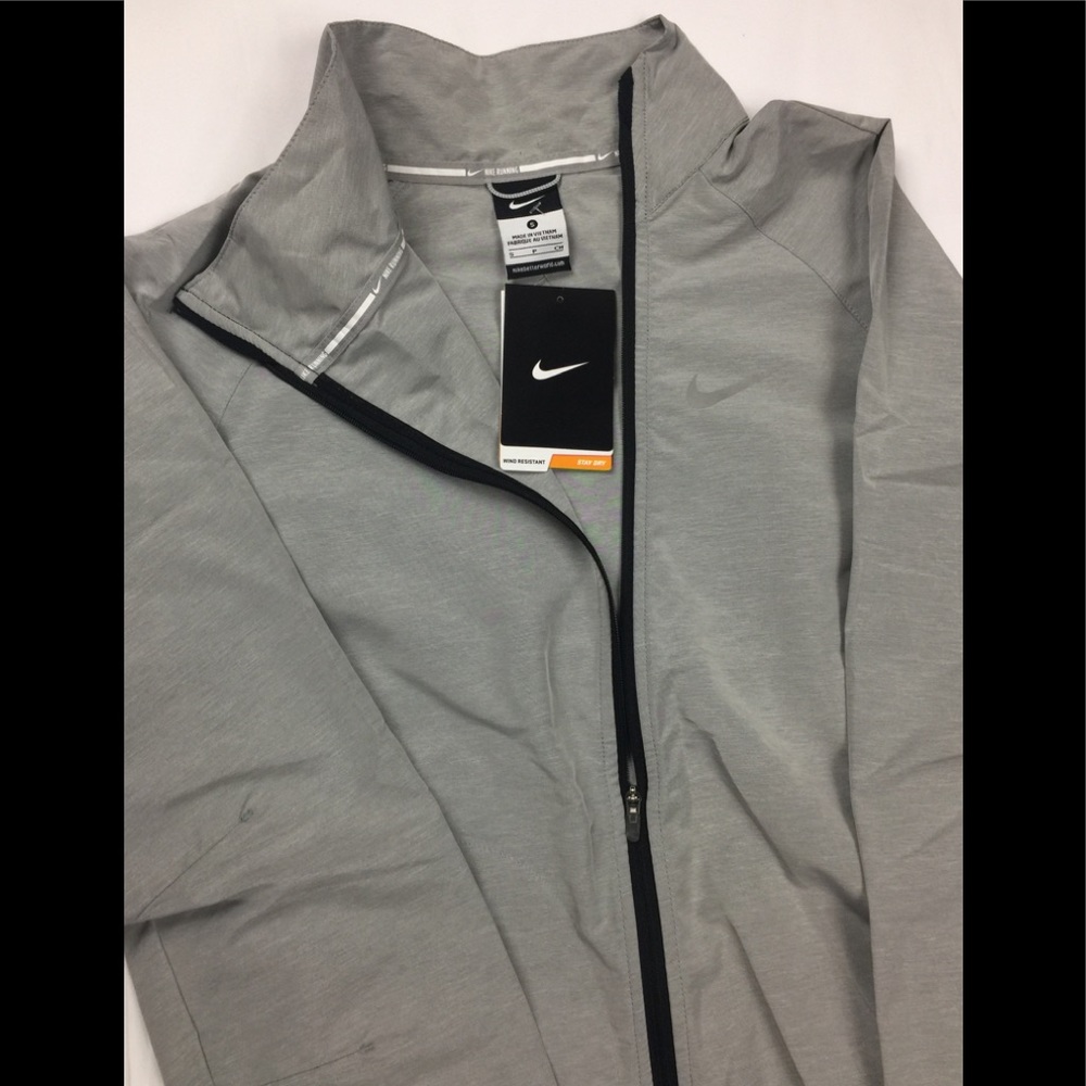 New Nike Women’s running jackets - Picture 3 of 6